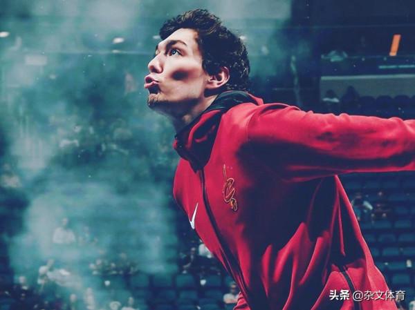 詹姆斯小弟喜憂參半!向女友求婚成功,在轉會市場無人問津 詹姆斯小弟喜憂參半!向女友求婚成功,在轉會市場無人問津