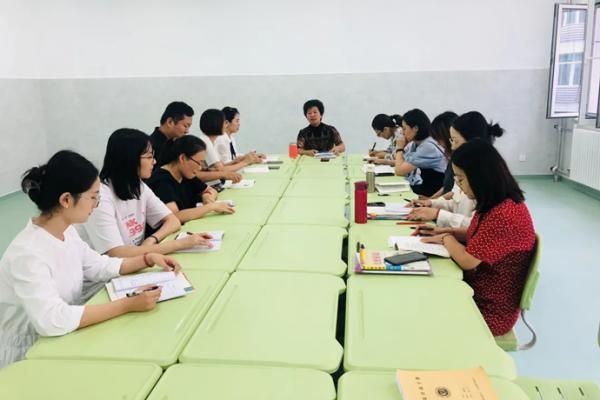 高新區教研員到高新區第一實驗學校中學部進行教學質量督導