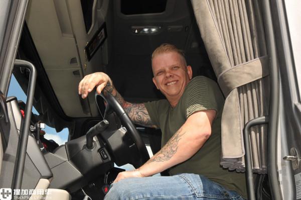 一則關於歐洲女性卡車司機的故事,Desiree Bron和她的卡車大家庭 一則關於歐洲女性卡車司機的故事,Desiree Bron和她的卡車大家庭