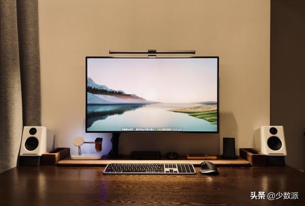 來分享 5 位作者好看又高效的桌面佈置