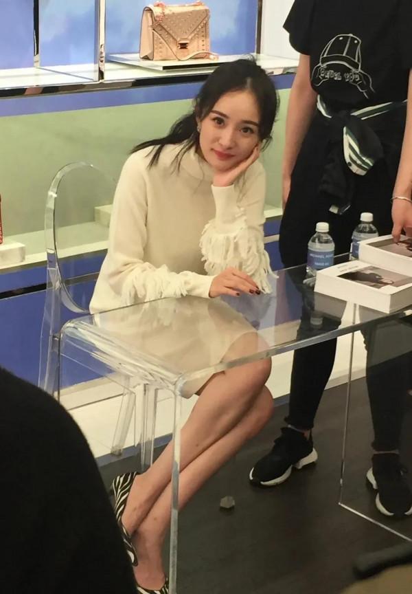 路人鏡頭下的楊冪,生圖太能打了,女明星都是這樣的嗎 路人鏡頭下的楊冪,生圖太能打了,女明星都是這樣的嗎