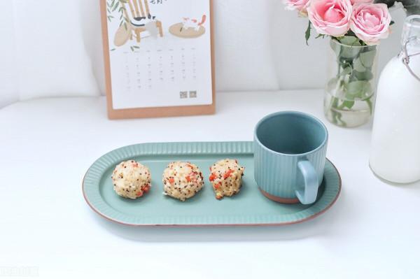 說話見人品，低谷見人性，金錢見人心