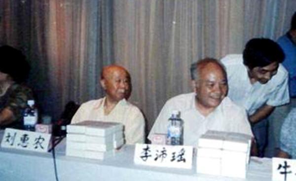 他官至副國級，63歲被警衛殺害，武警司令員與政委因此被免職