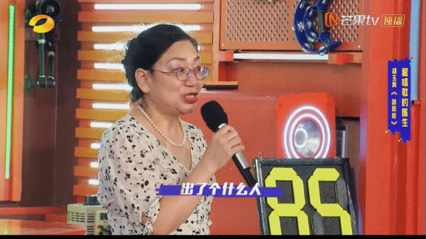 芒果臺真敢想，鳳凰傳奇被網約車小哥驚到，這露天K歌節目太帶勁