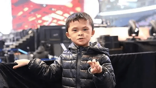 “小馬雲”本就悲慘的人生，卻被資本毀掉的一生，利用完將其拋棄