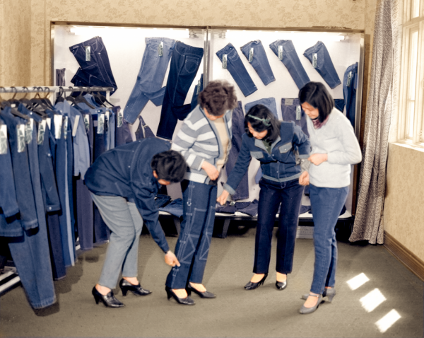 新華全媒+|為你的黑白老照片上個色！請@“全民拍”