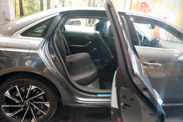 養一臺豪華車貴不貴？3系、A4L日常養車花銷誰更省