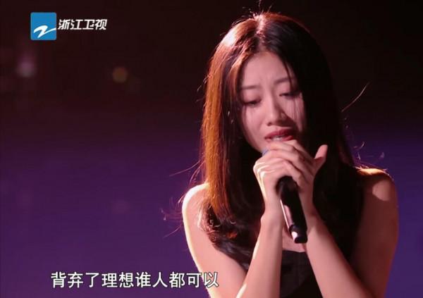 不要再為伍珂玥意難平了!節目調性早已註定了李克勤會放棄她 不要再為伍珂玥意難平了!節目調性早已註定了李克勤會放棄她