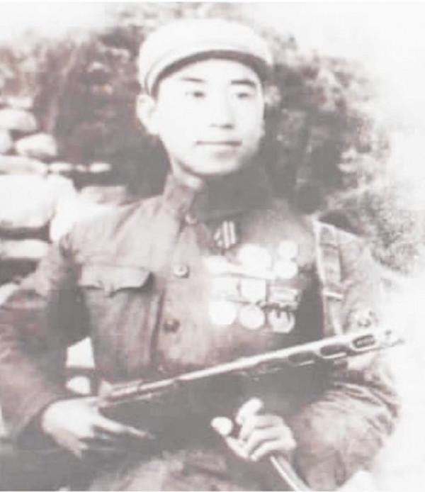 全連只剩7人,槍管發燙打不出子彈,生死之際號兵大喊:我來指揮 全連只剩7人,槍管發燙打不出子彈,生死之際號兵大喊:我來指揮