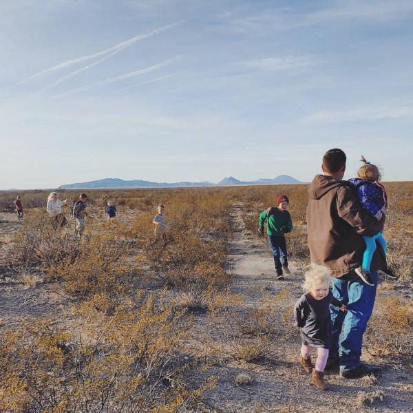 想成為電影裡的大家庭,美國夫妻12年生12個娃!每天生活無比熱鬧 想成為電影裡的大家庭,美國夫妻12年生12個娃!每天生活無比熱鬧