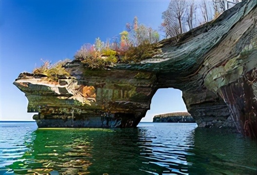 世界風光欣賞——密歇根州，彩巖國家湖濱區的洞穴