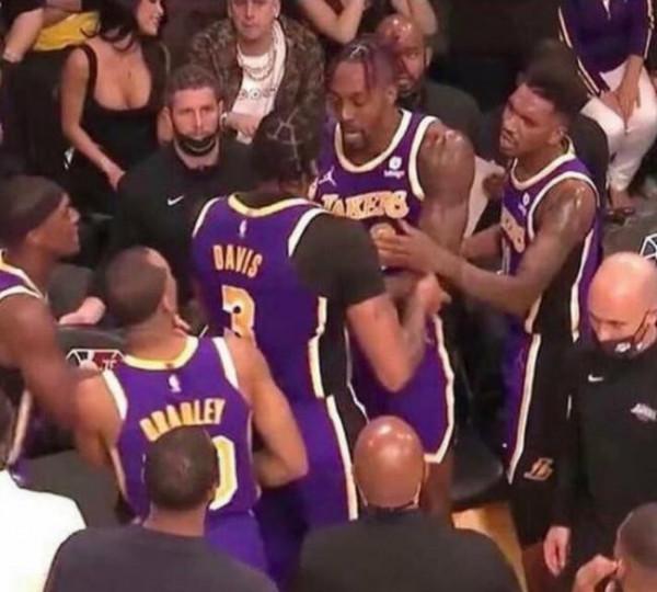 NBA球隊內訌事件:獨行俠3J組合解體因紅顏禍水,湖人兩次上榜 NBA球隊內訌事件:獨行俠3J組合解體因紅顏禍水,湖人兩次上榜