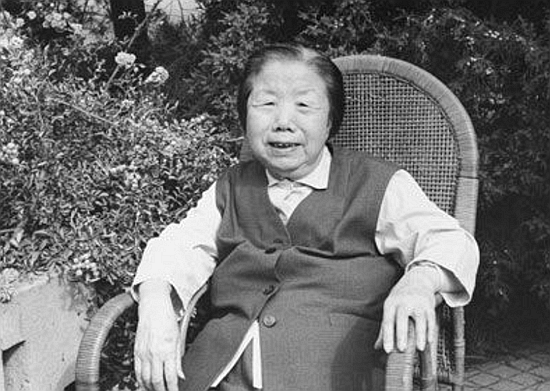 鄧穎超去世後，秘書趙煒對後事提出4個問題，中央：群眾不會同意