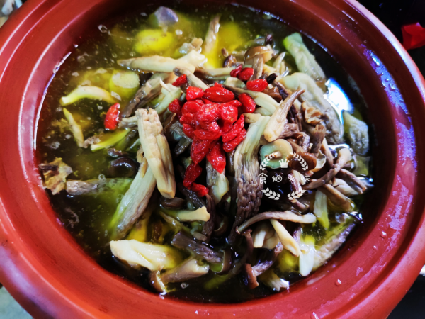 天冷了這湯多喝，滋補還營養，湯汁濃郁鮮甜，下肚暖暖好舒服