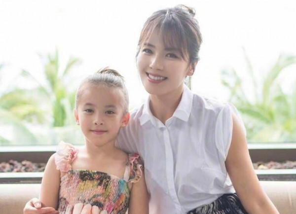 “複製貼上”的明星與家人，不能說毫無差別，只能說一模一樣