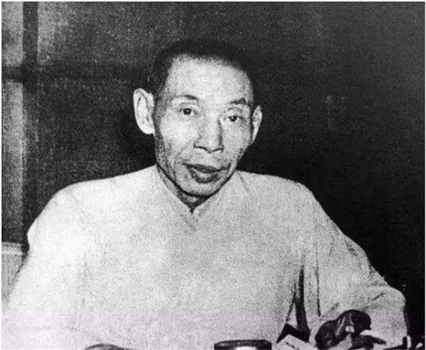 上海灘大佬為情人出氣，一個巴掌扇出一架飛機，蔣介石：再打試試