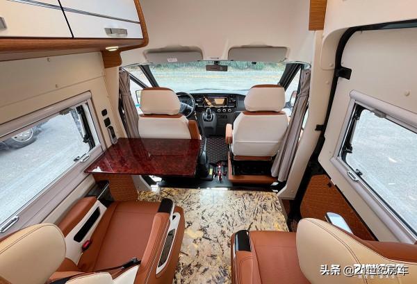 邁巴赫同款配色?這款福特房車只能打82分,剩下的666 邁巴赫同款配色?這款福特房車只能打82分,剩下的666