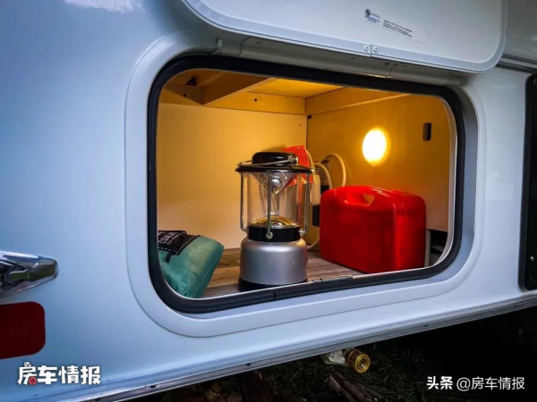 房車圈也內卷？車身小巧僅0.8噸能睡一家三口，車外能擺攤燒烤