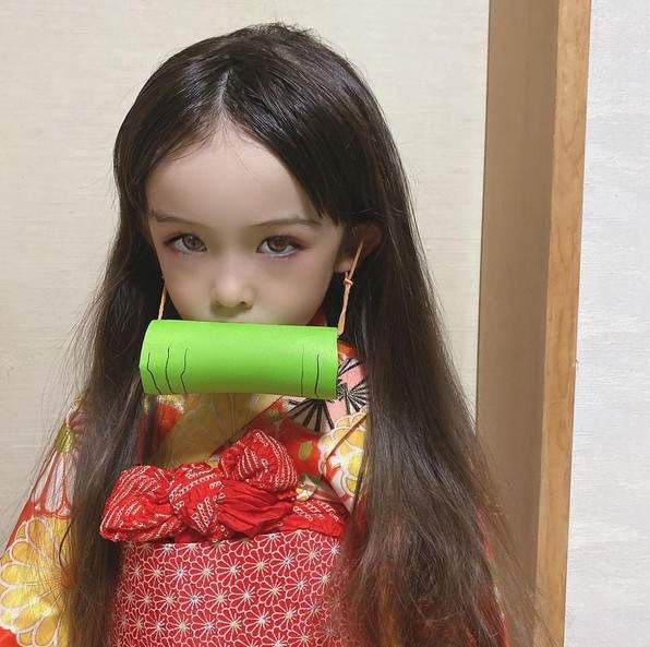 5歲就顏值拔群！小蘿莉神還原《鬼滅》禰豆子，超天然大眼萌翻