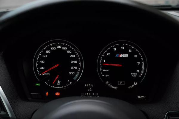 純正寶馬駕控,短小車身,前置後驅,4.2秒破百——二手 寶馬M2 純正寶馬駕控,短小車身,前置後驅,4.2秒破百——二手 寶馬M2