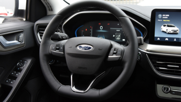 福克斯換四缸機，價格不變動力勉強能戰思域，但配置呢？