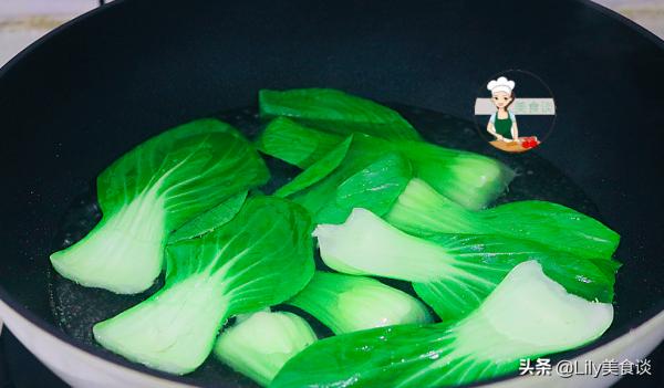 中秋家宴，這素菜記得吃，不放肉也香，5分鐘上桌，寓意花好月圓