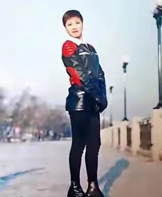 女主持住豪宅開豪車 與兩和尚結婚