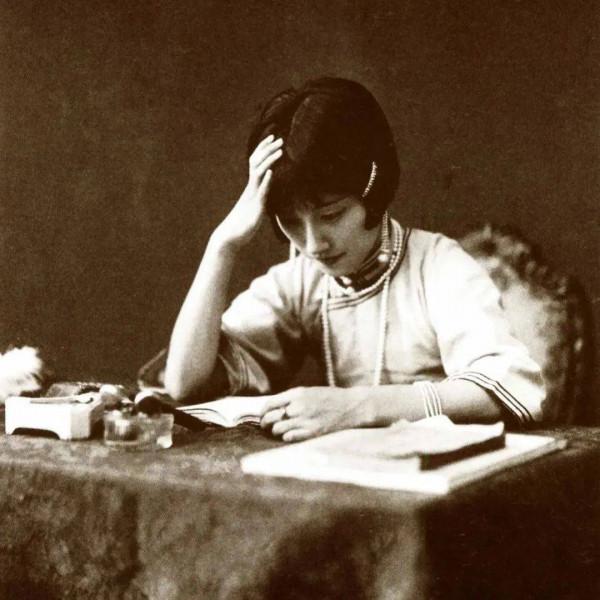 陸小曼有多能造？一個月頂普通人活幾年，徐志摩打7份工都養不起