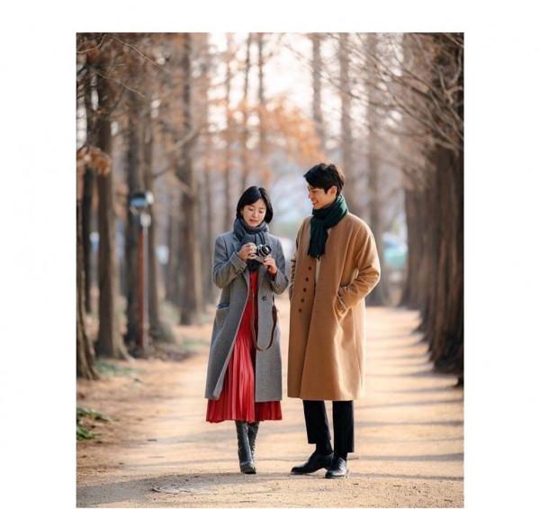 又一冬裝火了，叫“風琴裙”，配大衣毛衣溫柔氣質，讓你美得知性