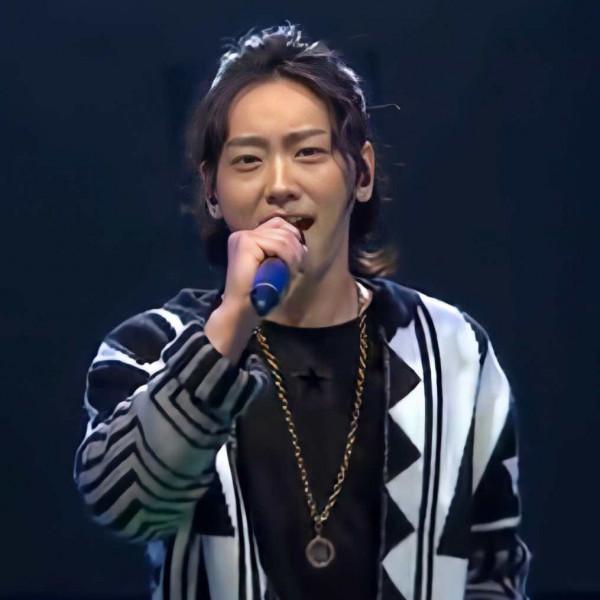 4年前的“快男冠軍”魏巡，曾被債主追到決賽，現在過得怎樣了？