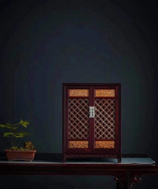 「攢花格方櫃」小葉紫檀鑲嵌黃花梨