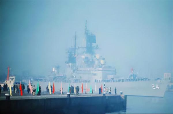 美國海軍首次訪華態度傲慢，入港不掛滿旗，我方直接撤走儀仗隊