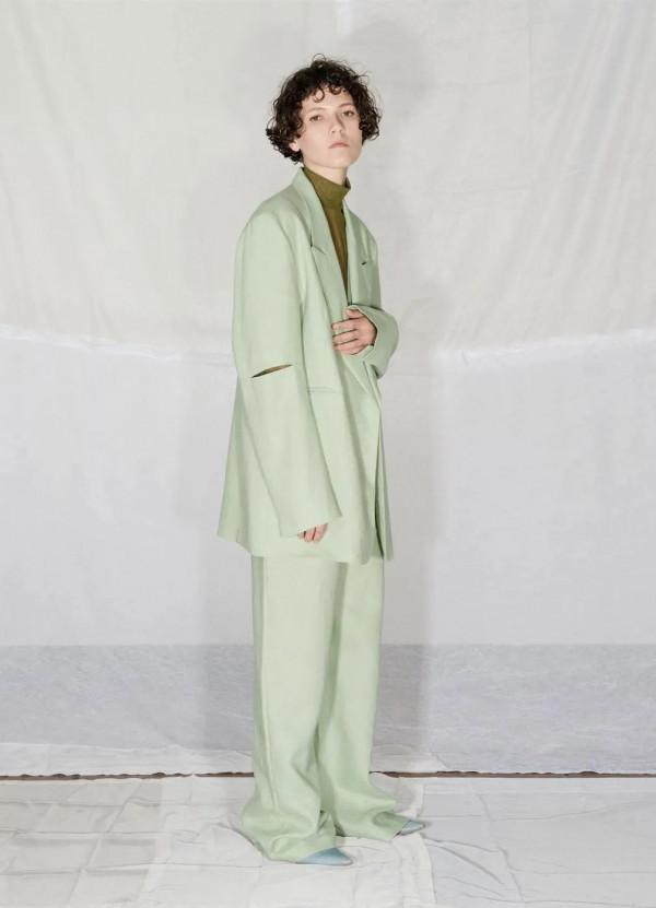 忘掉香芋紫!下半年這個顏色超級火,誰先穿誰高階 忘掉香芋紫!下半年這個顏色超級火,誰先穿誰高階