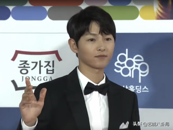 青龍獎生圖:油膩浮腫,假臉假牙!韓式濾鏡稀碎,李光洙意外躺贏 青龍獎生圖:油膩浮腫,假臉假牙!韓式濾鏡稀碎,李光洙意外躺贏