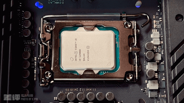 為了12代英特爾踩爆的牙膏管,我們組了臺貴到懶得算的主機 為了12代英特爾踩爆的牙膏管,我們組了臺貴到懶得算的主機