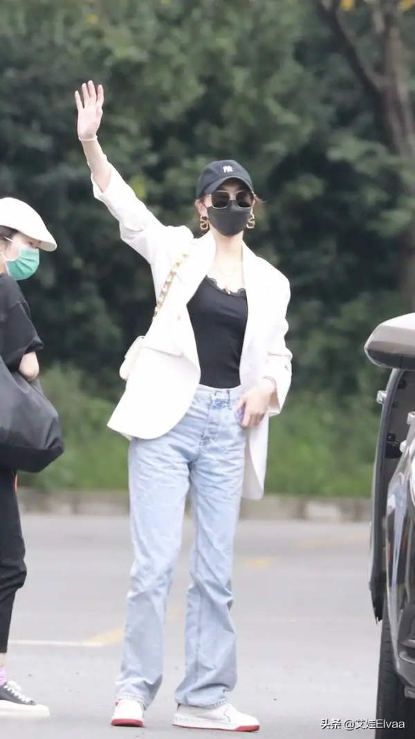 唐嫣這次真長見識！頭回見西裝搭蕾絲打底，徹底告別平板羅晉有福