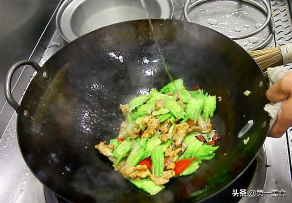 廚師長分享家常菜“苦瓜肉片”,講解苦瓜不苦小技巧,先收藏了 廚師長分享家常菜“苦瓜肉片”,講解苦瓜不苦小技巧,先收藏了