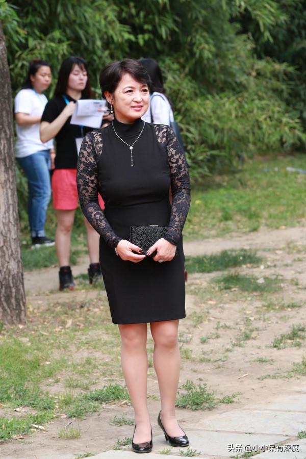 胡澤紅近況，她身材略有些發福，但依舊可以看出當年惜春的影子