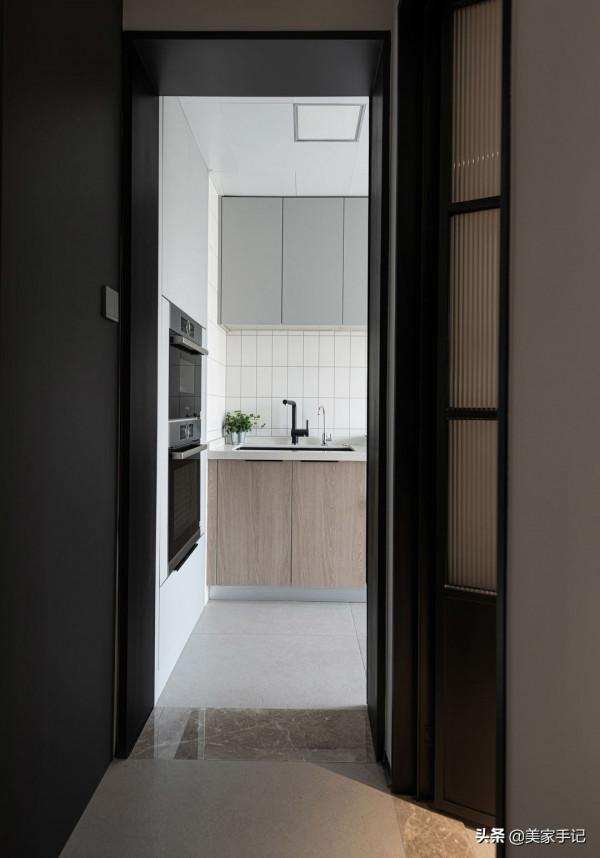 她家101㎡,卻不買沙發,陽臺墊高20cm,學她家這麼裝修實用極了 她家101㎡,卻不買沙發,陽臺墊高20cm,學她家這麼裝修實用極了