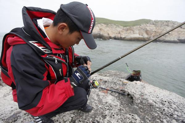 海釣大型魚的特效魚餌 巖蟲你必備「 日本專業海釣入門投釣書籍 」 海釣大型魚的特效魚餌 巖蟲你必備「 日本專業海釣入門投釣書籍 」