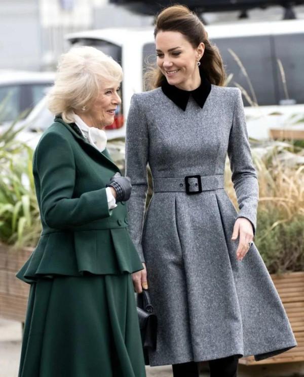 凱特與公婆出聯合公務，三人同框其樂融融，這樣的兩代聯動誰不愛