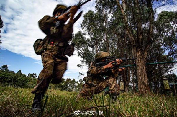 戳圖↓↓看偵察兵的訓練日常