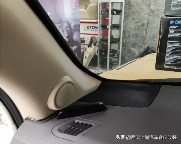 越野硬漢搭配HIFI立體環繞聲讓人意猶未盡，酷路澤升級德國RS音響