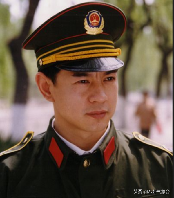 演員周浩東，27歲上北電，養父是他前行路上最大的支援