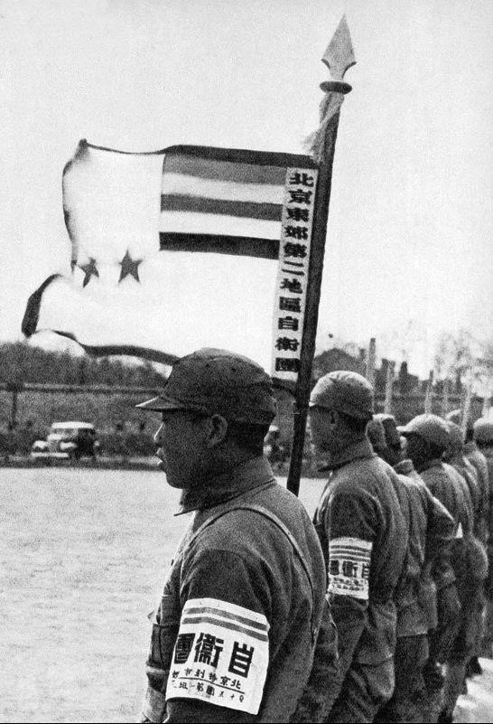 80年前抗戰老照片：日寇組織偽軍閱兵竟然用木棍當槍