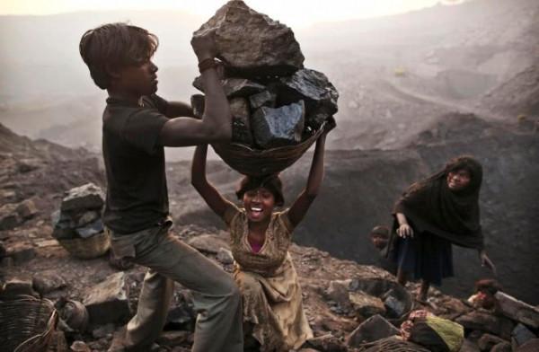 住在火焰山的印度人,地表溫度能讓紙自燃,他們照樣在這生活百年 住在火焰山的印度人,地表溫度能讓紙自燃,他們照樣在這生活百年