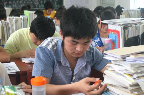 “文科生”VS“理科生”，日常行為詮釋差別，網友：真實且扎心