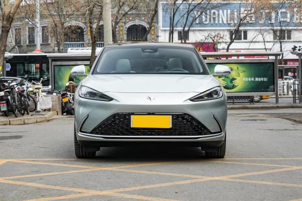 北汽放“大招”了，零百加速3.5秒，最高續航708km，軸距2915mm