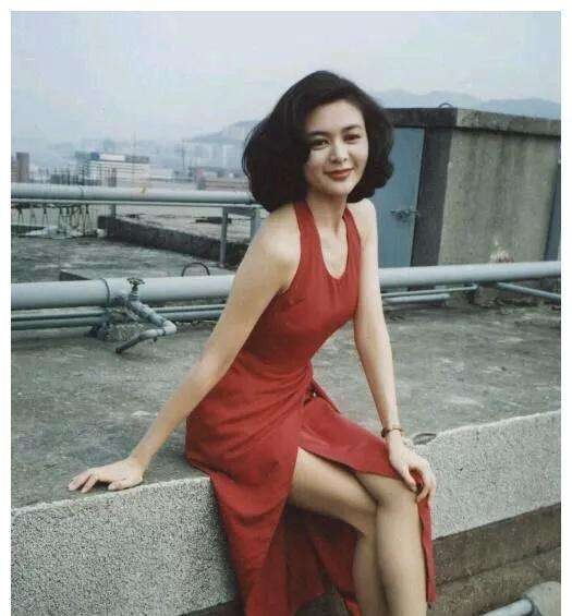 熊黛林時隔多年迴歸事業，透露豪門太太真實生活，並不快樂