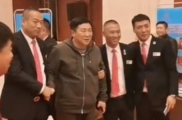 曾是本山傳媒副總,郭德綱見了得喊師叔,劉流為何甩下趙本山單幹 曾是本山傳媒副總,郭德綱見了得喊師叔,劉流為何甩下趙本山單幹